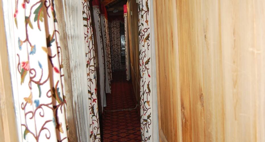 New Dera Houseboat, Srinagar 4